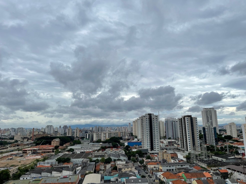 Tempo nublado na Mooca, Zona Leste da cidade de São Paulo — Foto: Renata Bitar/g1