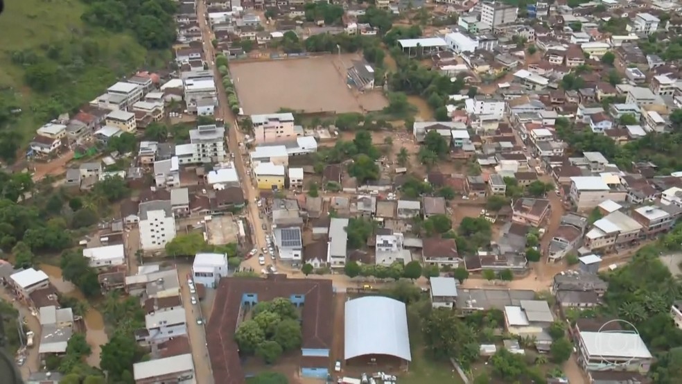 Fortes chuvas atingiram o Espírito Santo seis dias atrás. Quase 20 mil pessoas ainda estão desabrigadas. — Foto: Reprodução/Jornal Nacional