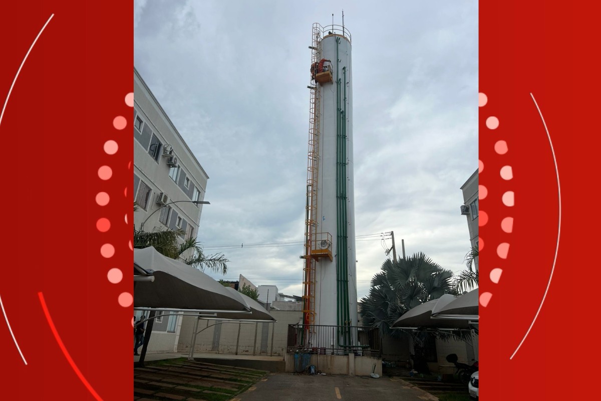 Trabalhador é resgatado de helicóptero após passar mal no topo de caixa d'água em Cuiabá; segundo caso em um mês 