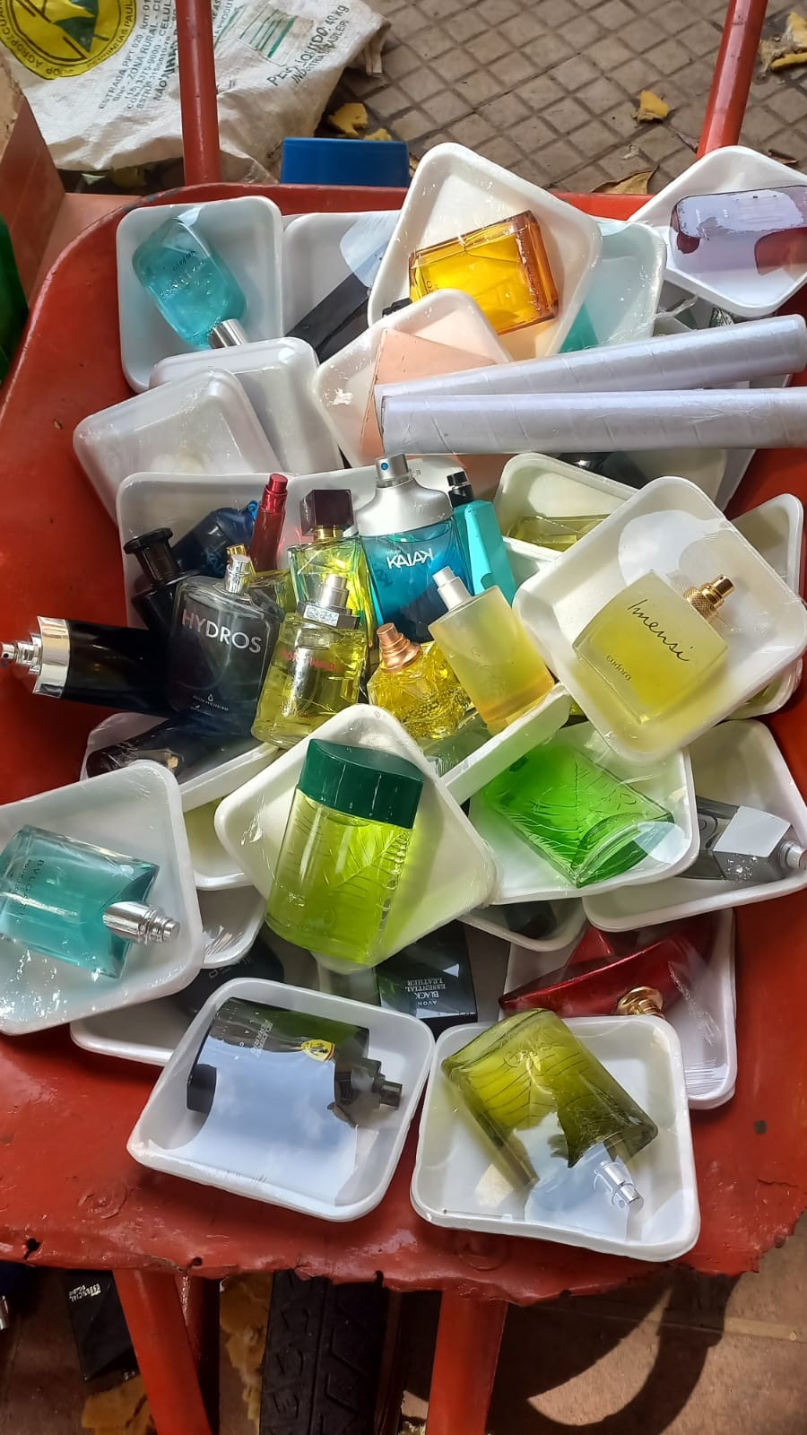 PM descobre fábrica clandestina de perfumes que funcionava em imóvel no centro de Bauru 