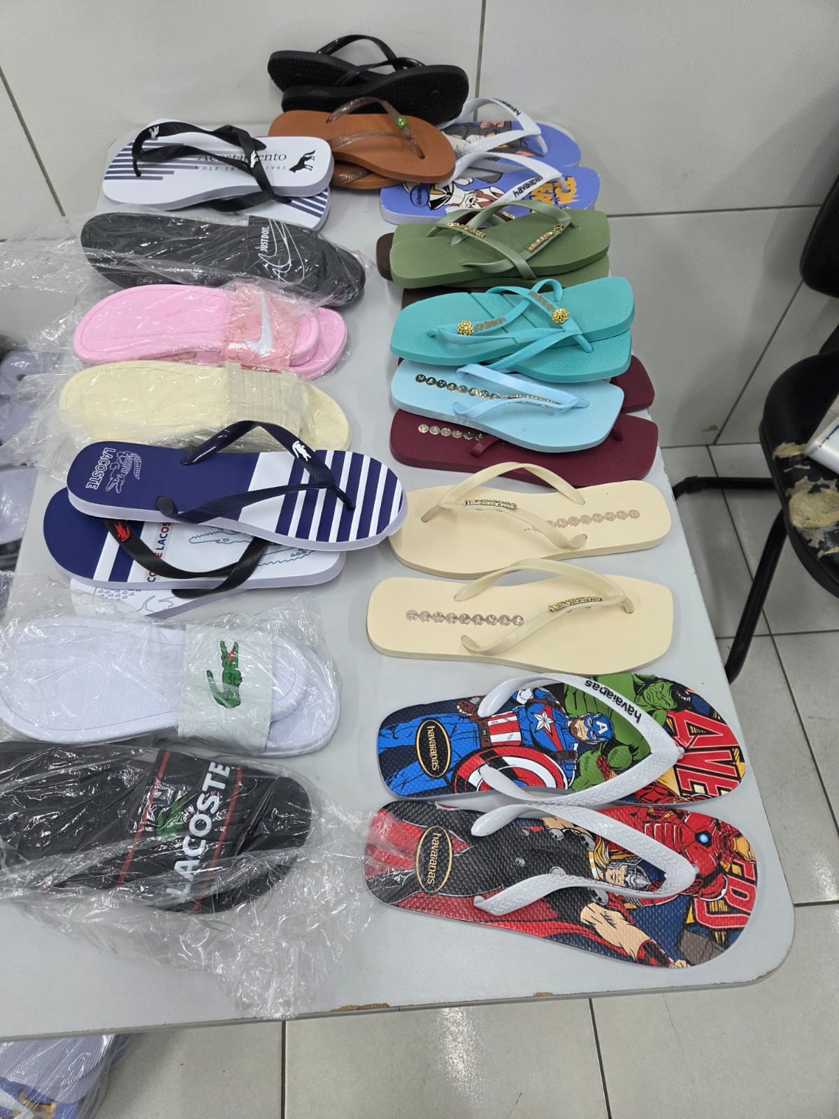 Duas pessoas são presas por comercializar sandálias falsificadas de marcas famosas em Timon 