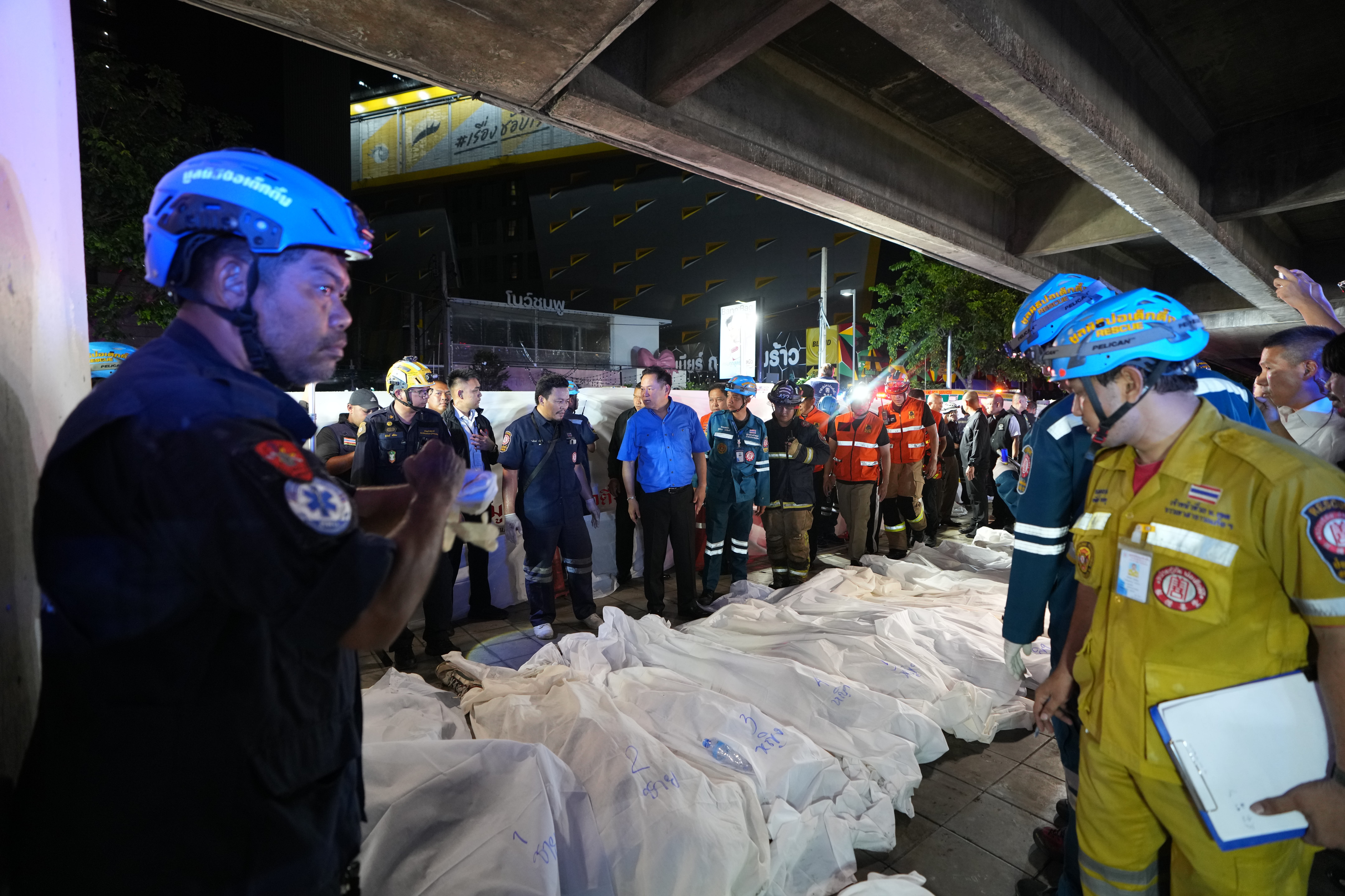 'Todo mundo corria, se espremendo': como incêndio que matou 28 pessoas devastou bar em Bangkok