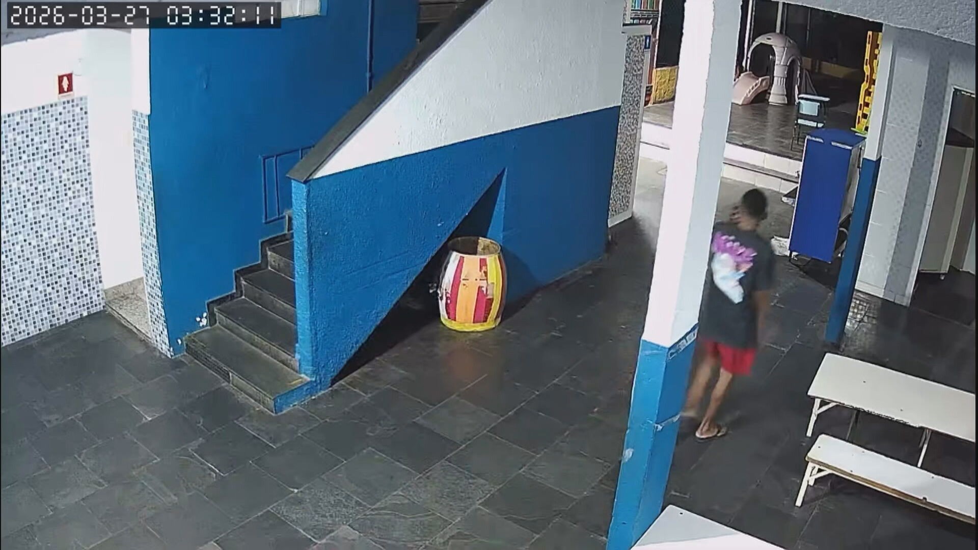 Criminoso invade colégio na Praça Seca e furta dinheiro, objetos e chocolates de Páscoa que seriam distribuídos a alunos