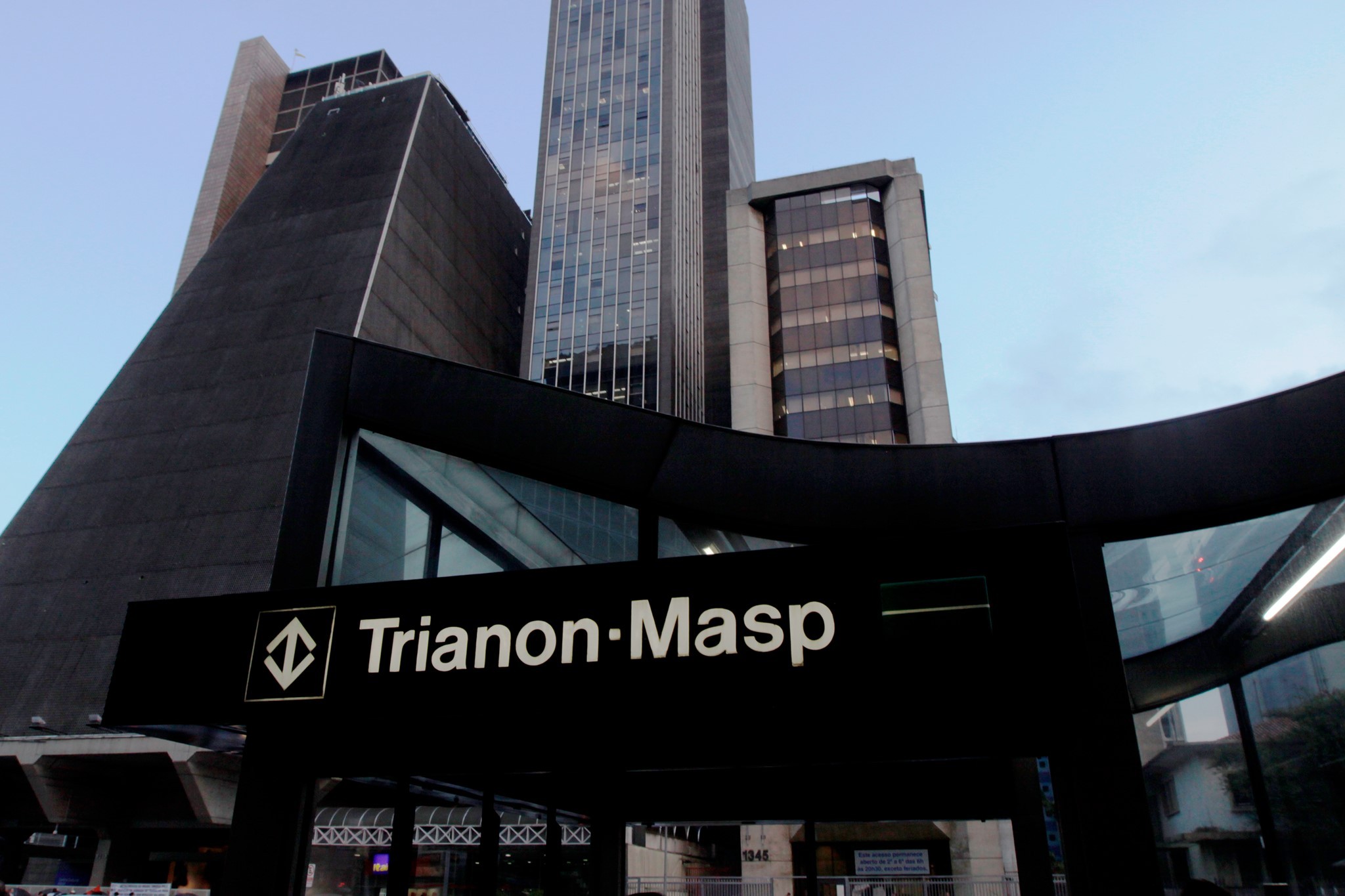 Metrô fecha temporariamente estação Trianon-Masp durante ato de ...