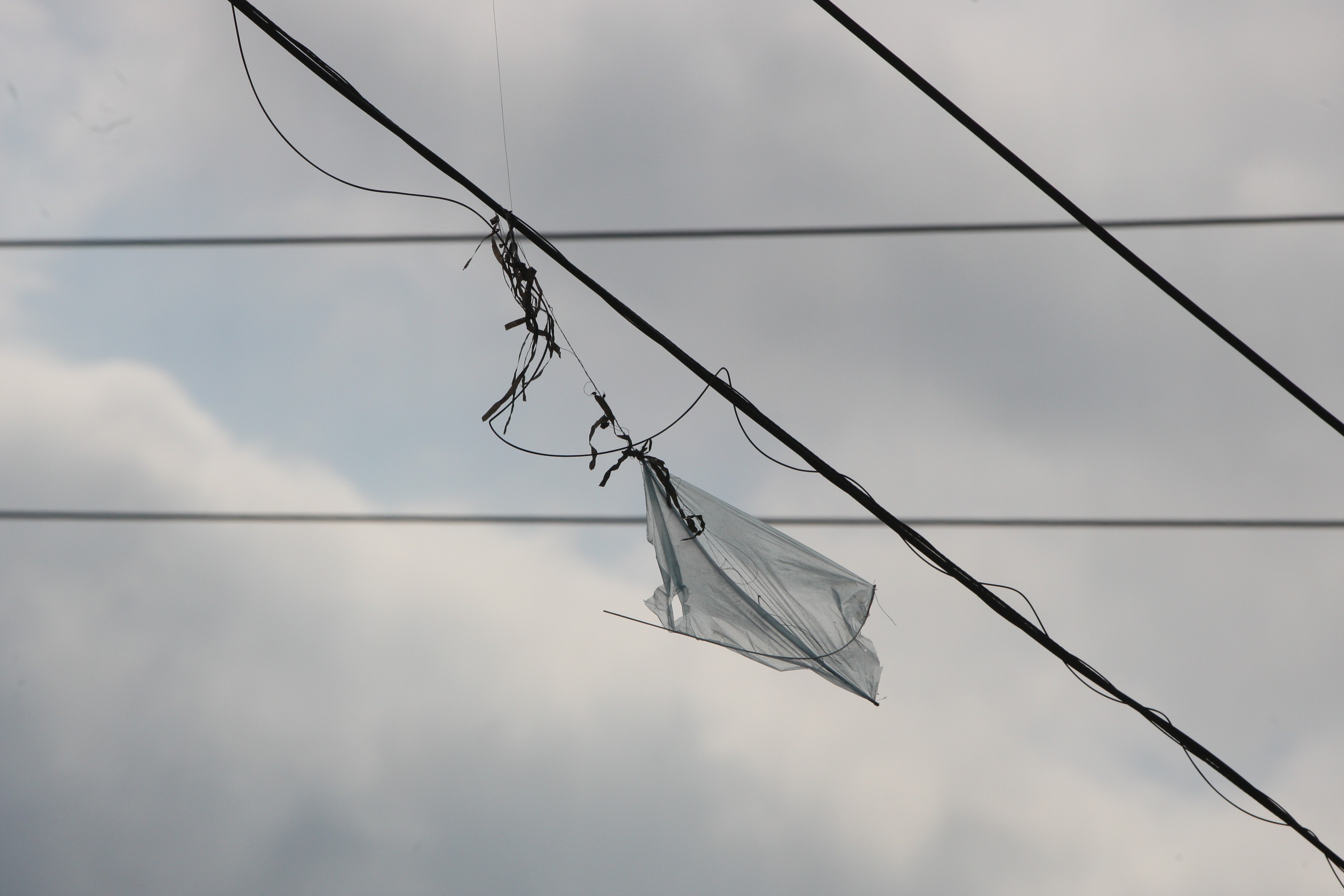 Quedas de energia por pipas com cerol aumentam no litoral de SP