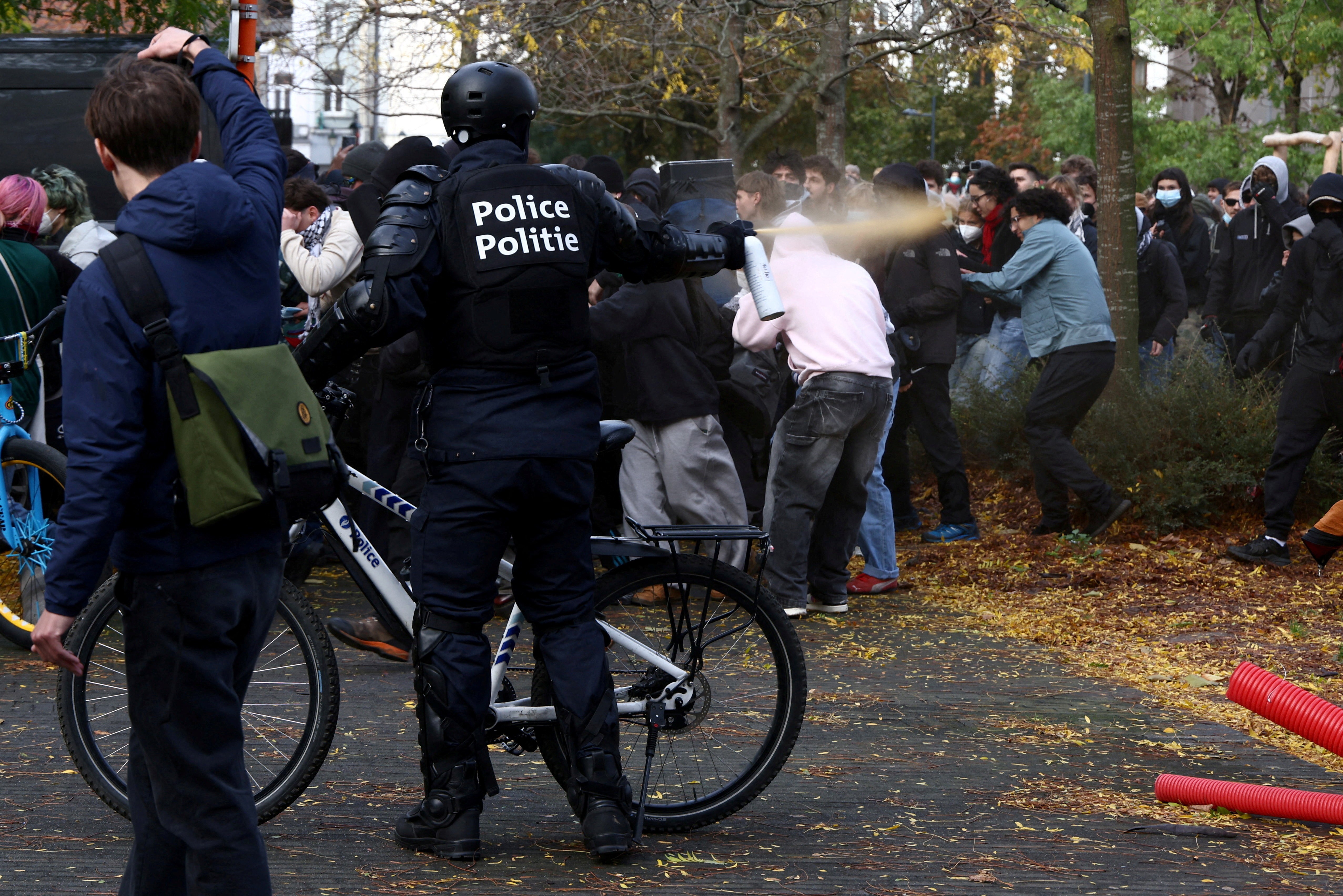 Protestos na Bélgica e na Albânia também têm confrontos