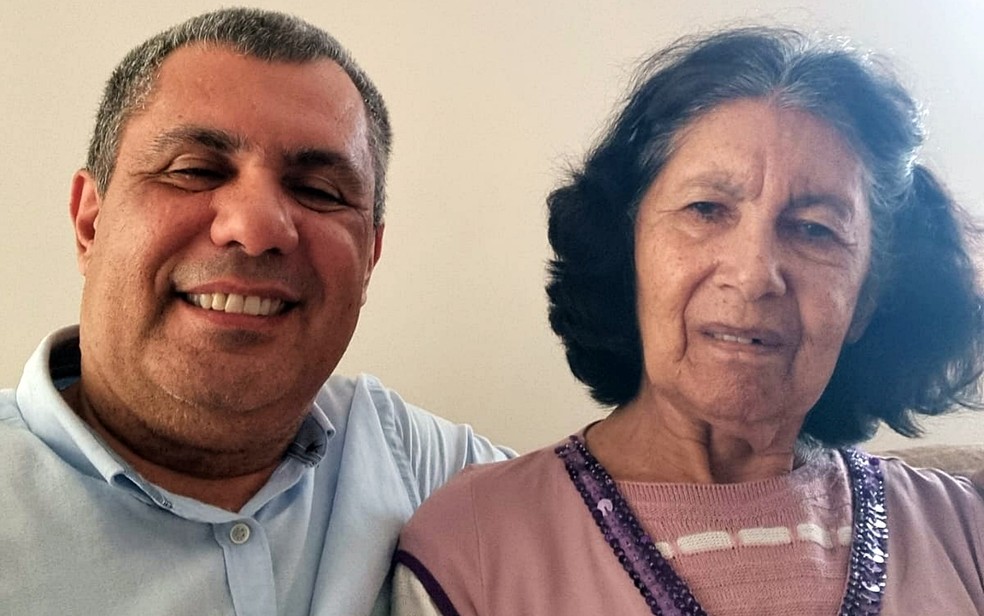 Denilson Teixeira e a mãe, Marlinda Aparecida de Moura — Foto: Arquivo pessoal