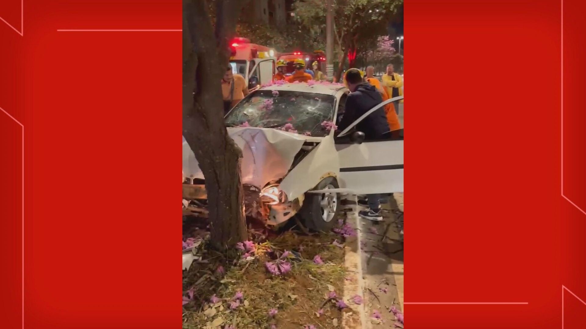 Bebê de 4 meses fica ferido em acidente de carro no Guará; veja VÍDEO do resgate
