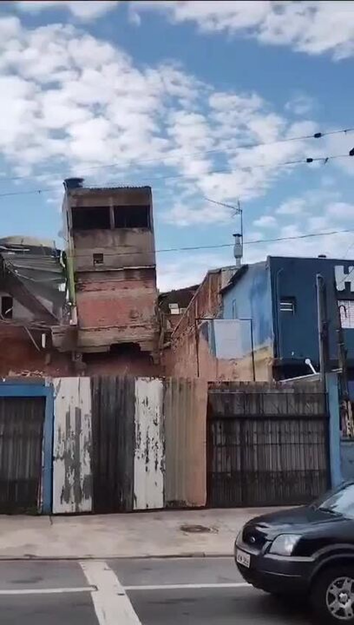 Sites de prefeituras brasileiras são invadidos por casas de