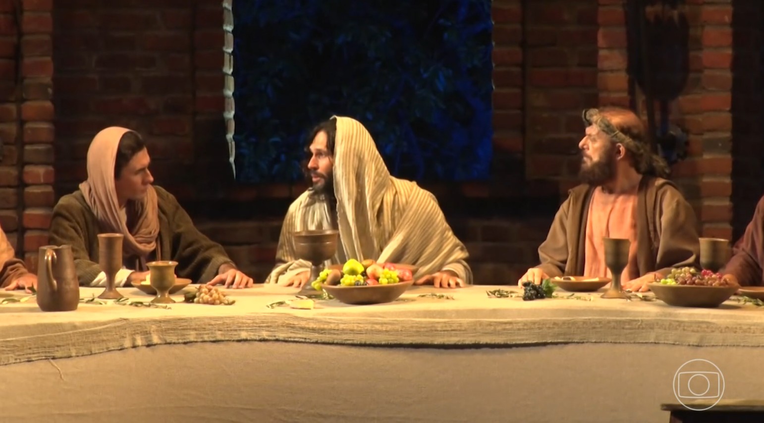 Espetáculo da Paixão de Cristo emociona público no maior teatro ao ar livre do mundo