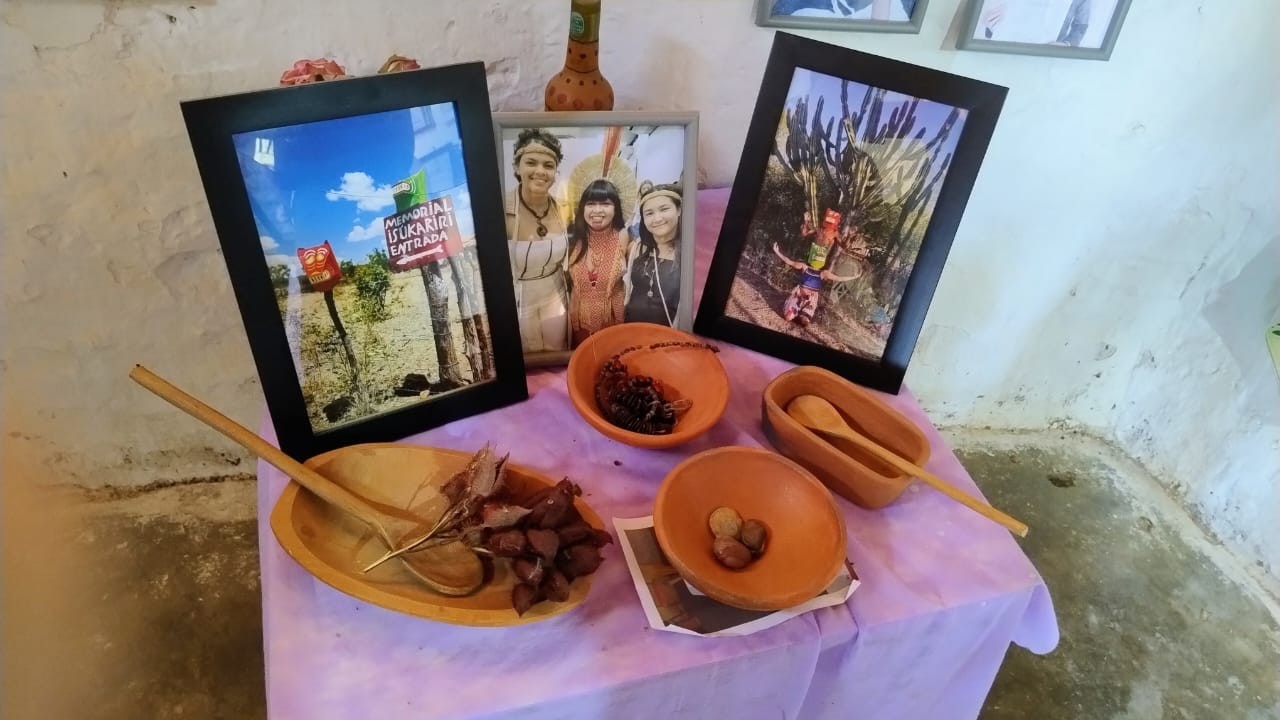 Memorial guarda objetos e fotos antigas do povo Isú-Kariri. — Foto: Laerto Xenofonte.