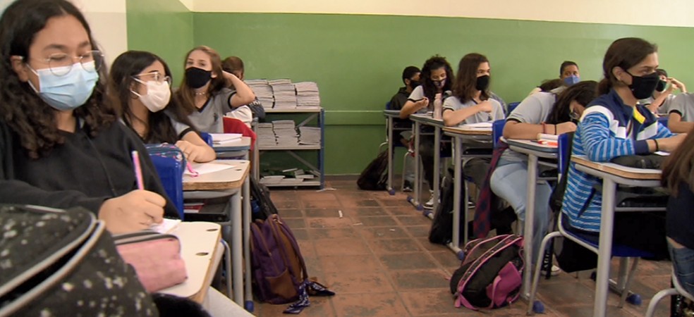 Escola de São Carlos desmatricula 90 alunos por faltas em