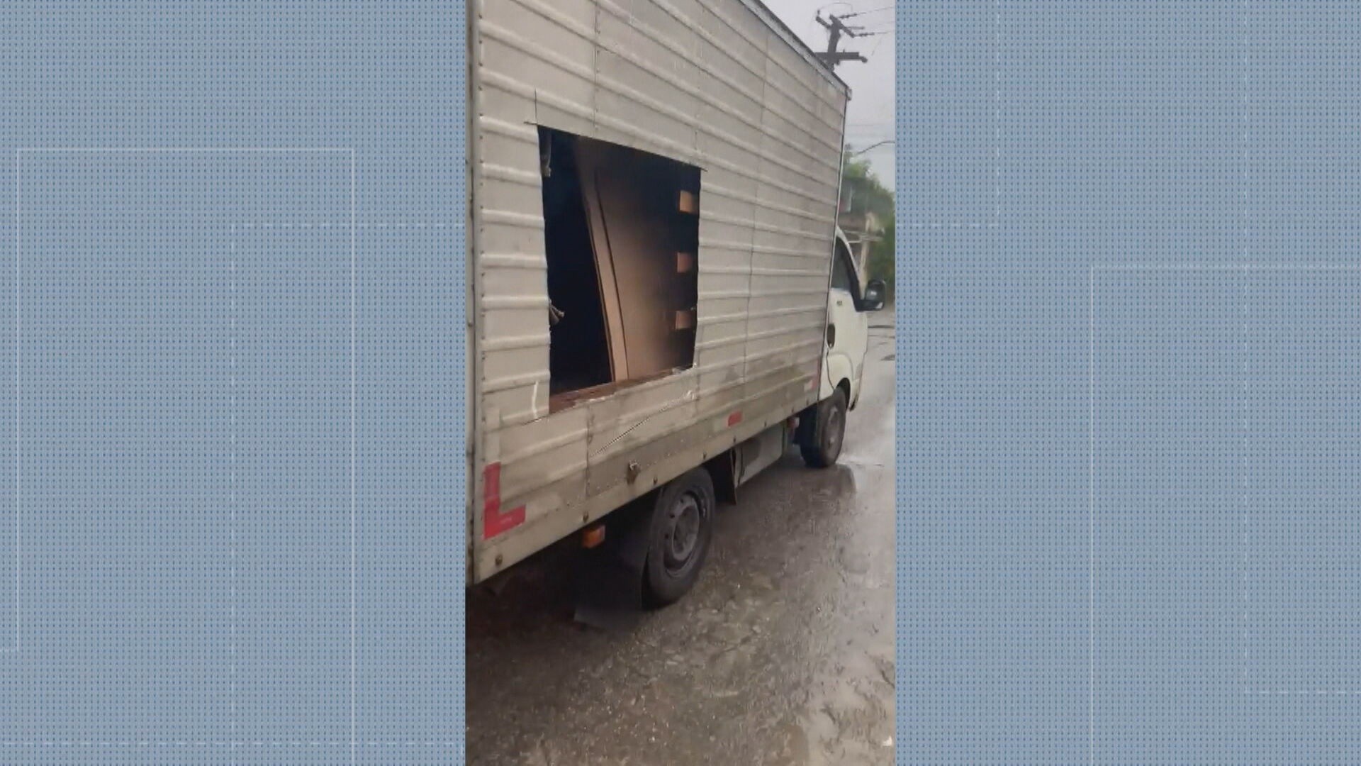 Bandidos usam serra elétrica para arrombar caçamba de caminhão e roubar medicamentos em Caxias