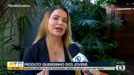 Adesivos para controlar acne estão em alta entre os jovens
