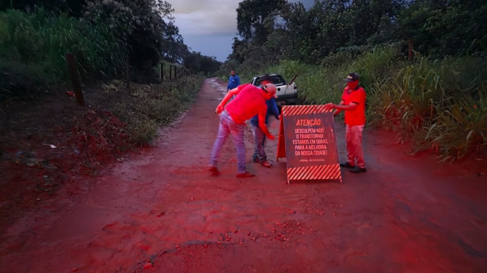 Forte chuva provoca desabamento, interdita ponte e arrasta carro em Ituiutaba