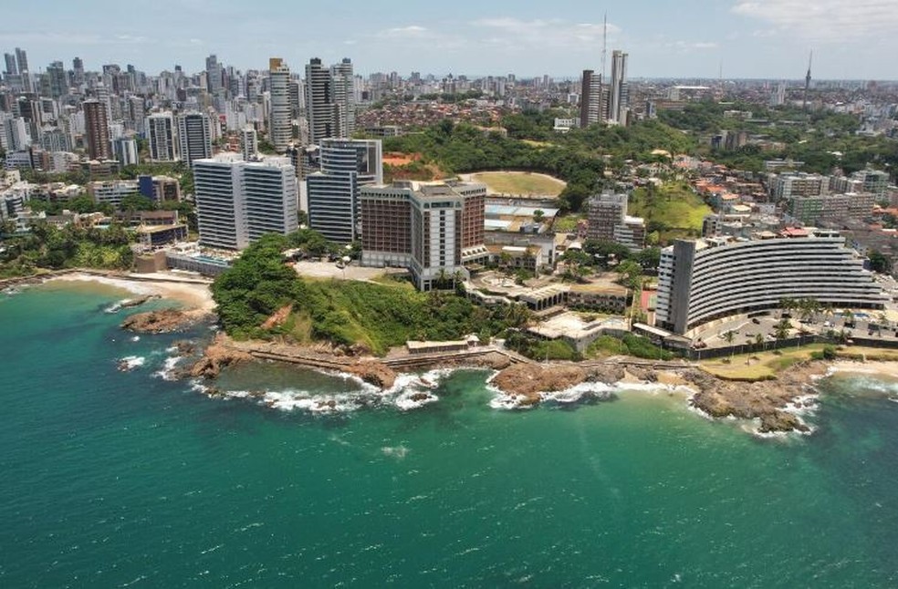 Vista área da praia de Ondina, em Salvador — Foto: Divulgação/Rymer Leilões