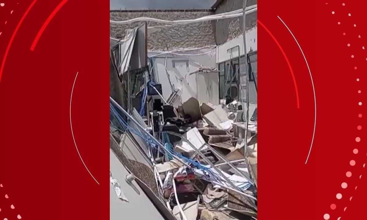 Ventania causa destelhamentos e destrói unidade de saúde em cidade do interior da Bahia