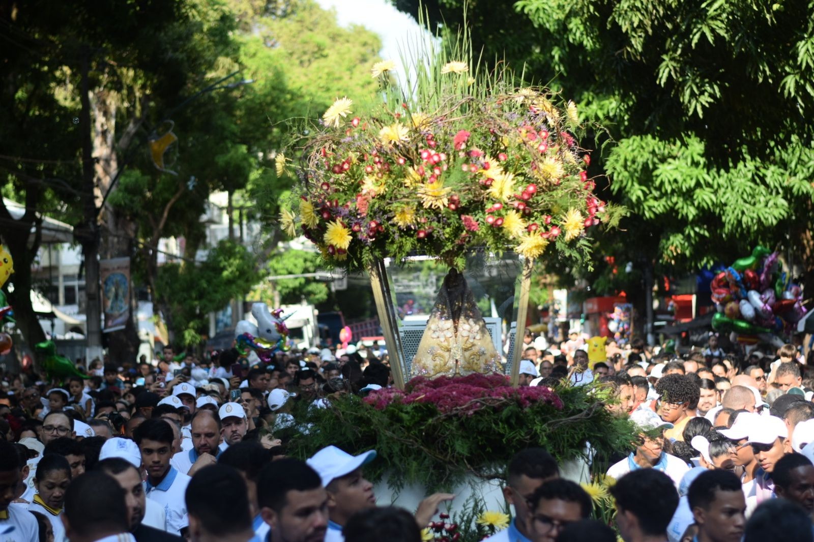 Romaria das Crianças leva milhares de famílias às ruas de Belém na 10ª procissão do Círio de Nazaré