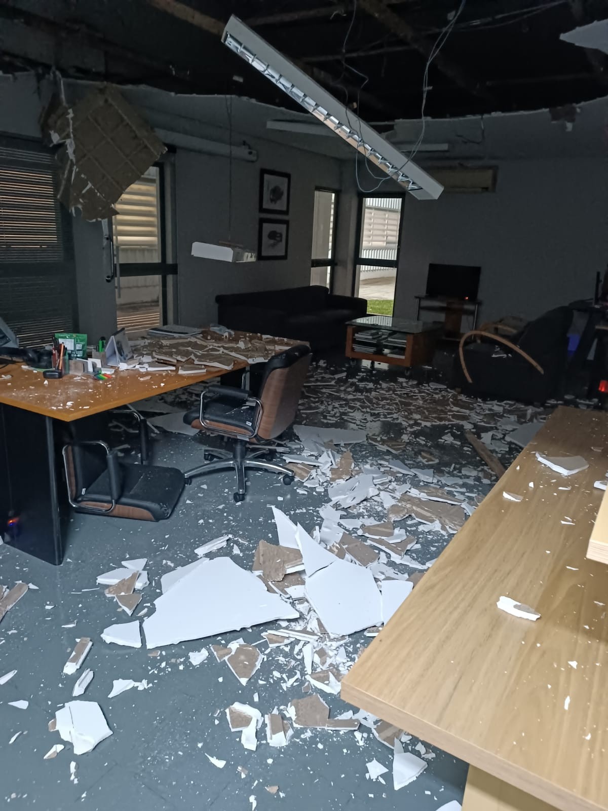 Explosão em fábrica de explosivos na Grande Curitiba — Foto: Cesar Augusto Nunes