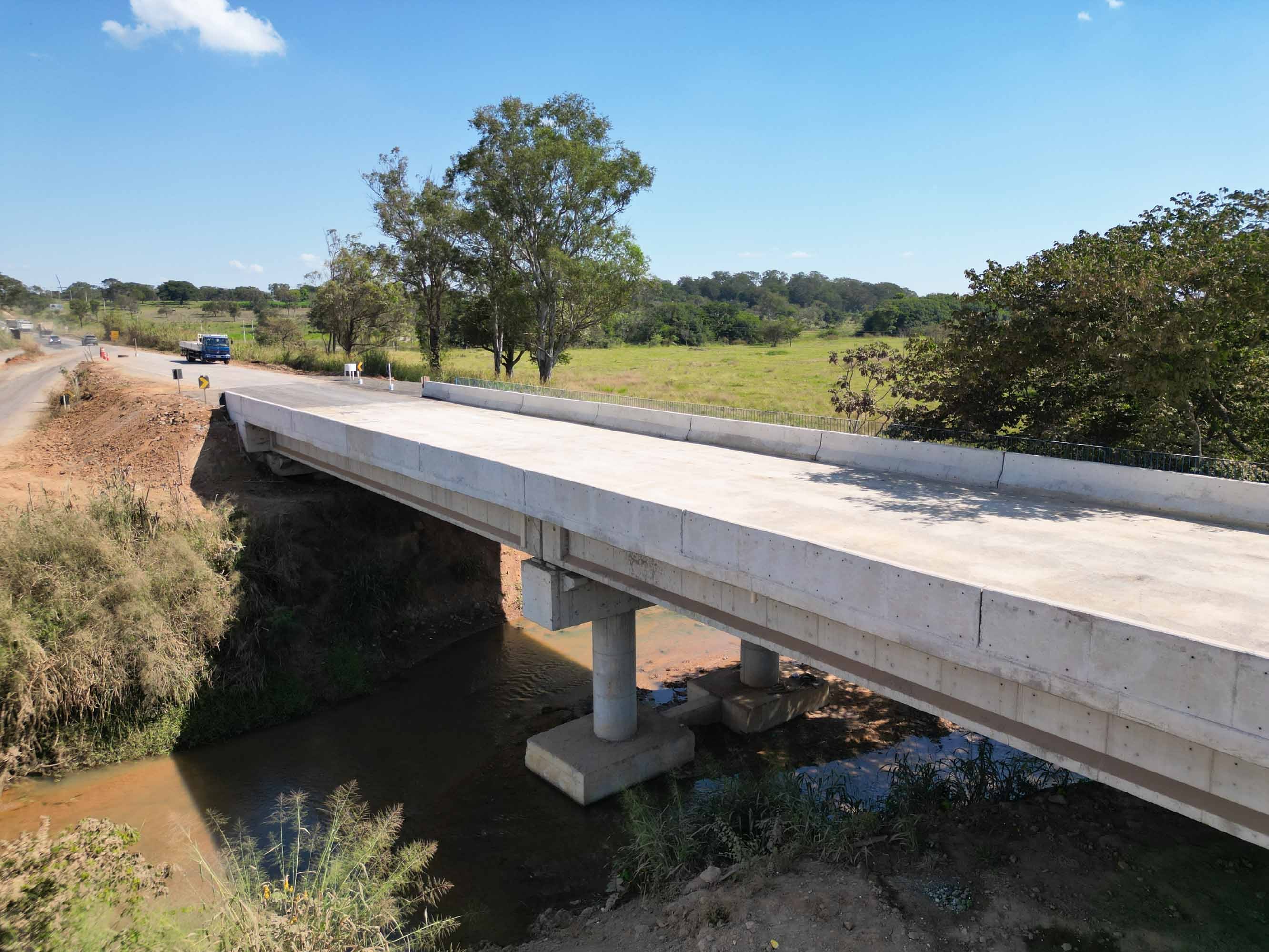 Trajeto mais curto e via para pedestres: veja como nova ponte vai ajudar o trânsito sobre o rio Jacaré, entre Lagoa da Prata e Moema