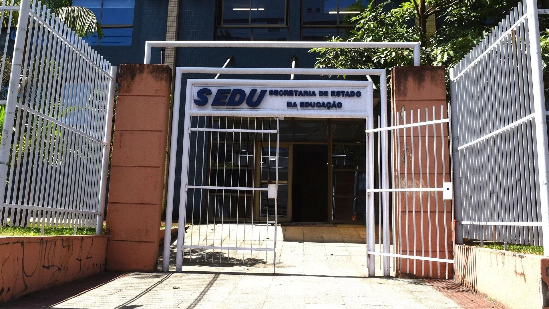 Professora é demitida por usar diploma e documentos falsos, e terá que devolver dinheiro no ES