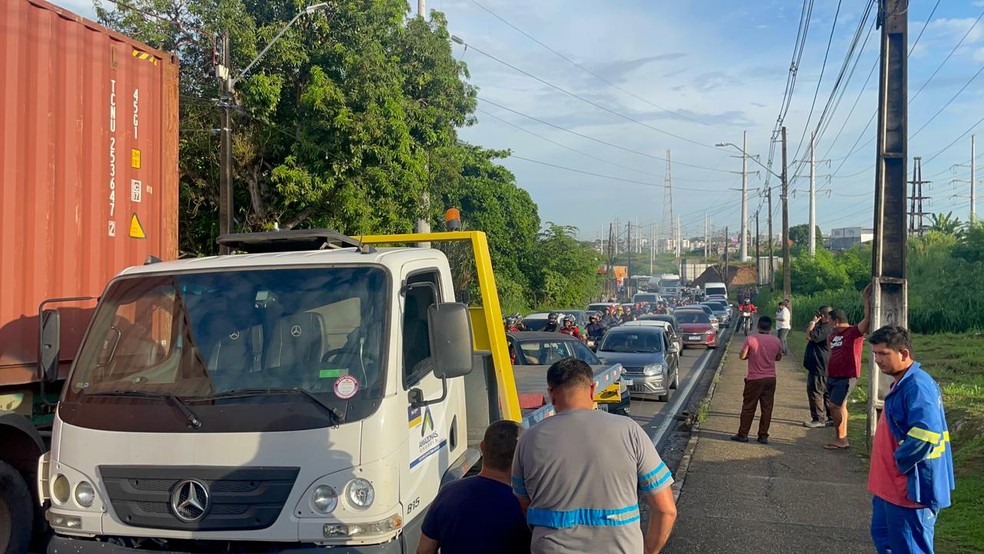 Trânsito ficou bastante congestionado — Foto: Lucas Macedo/g1 Amazonas