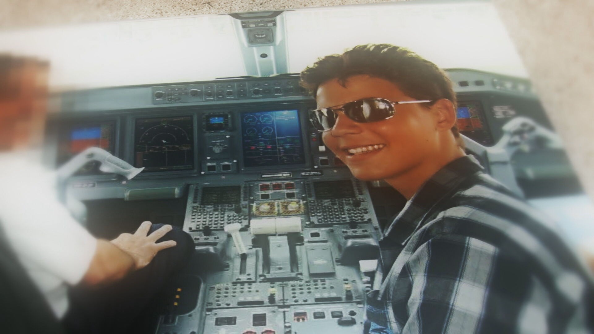 Cantor sertanejo que sobreviveu a queda de avião e 24 dias na selva relembra experiência que marcou sua vida: 'Achei que ia morrer'