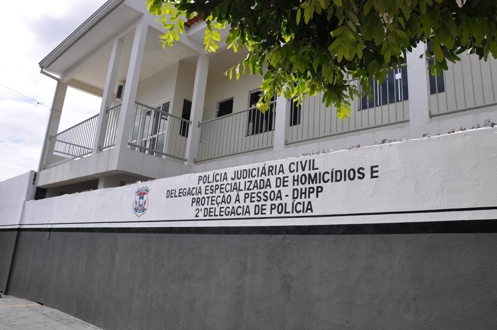Mulher é presa após confessar ter matado marido com barra de ferro após briga em MT