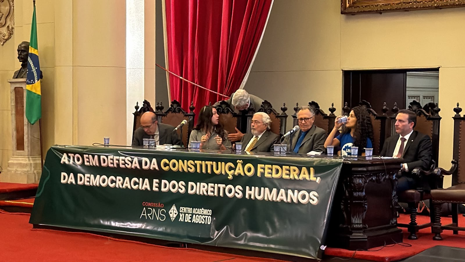Entidades lançam na USP manifesto em defesa da democracia; ex-ministros assinam