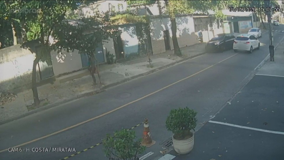 Câmera flagrou manobra irregular de carro de aplicativo — Foto: Reprodução/TV Globo