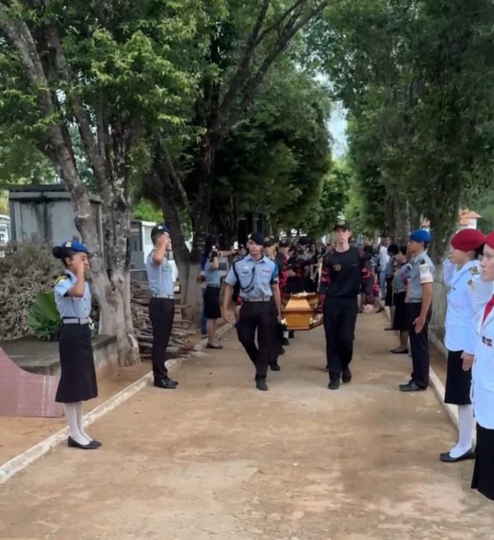 Amigos de Colégio Militar se despediram de Kályta, em Colinas do Tocantins — Foto: Divulgação