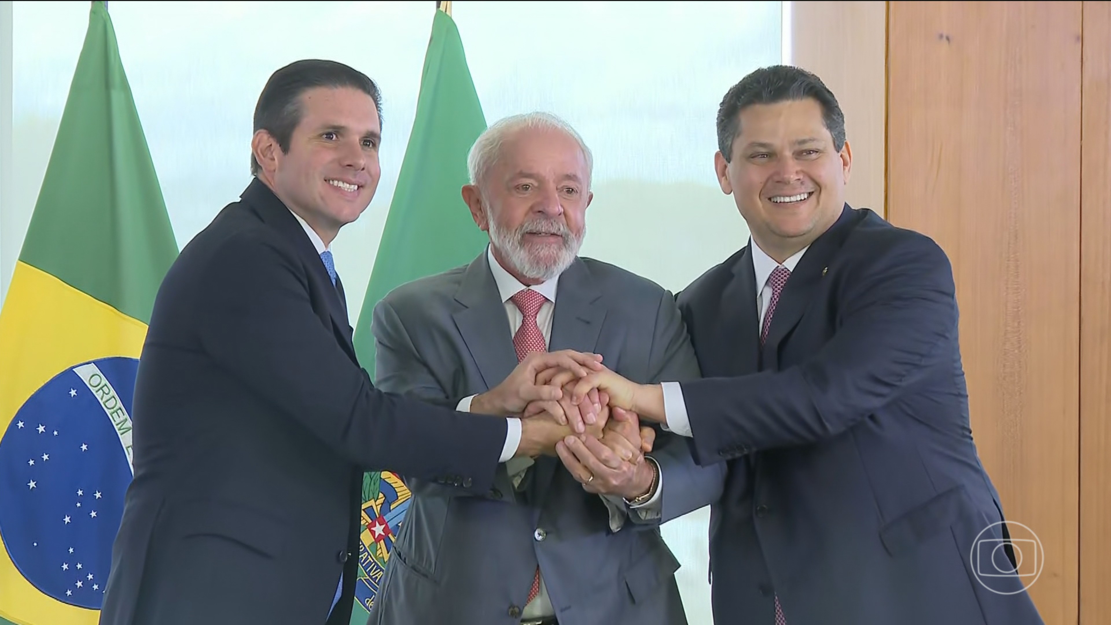 Na abertura do ano legislativo, presidentes da Câmara e do Senado defendem a independência e a harmonia entre os Poderes