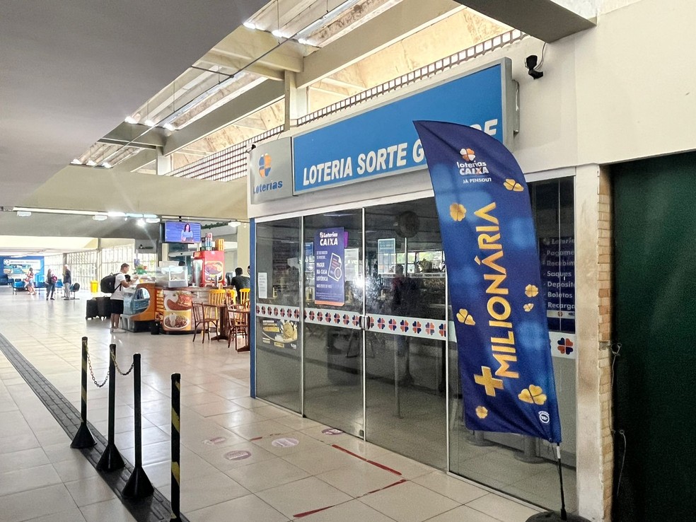 Lotérica assaltada dentro da rodoviária de Natal, fechada na manhã desta terça-feira (12) — Foto: Vinícius Marinho/Inter TV Cabugi