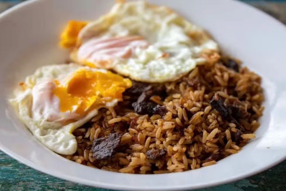 O prato com ovo e carne de sol que alimenta trabalhadores no Pantanal de Mato Grosso do Sul