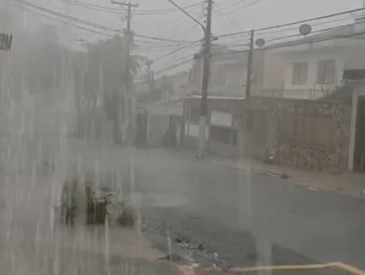 Chuva atinge cidade de SP e deixa toda capital em estado de atenção; Defesa Civil emite alerta extremo com toque de sirene
