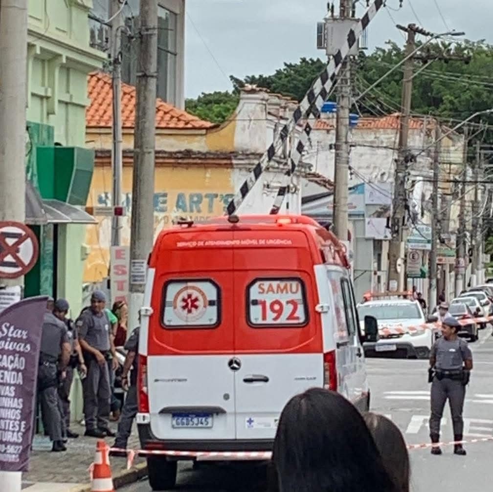 Mulher é baleada após assalto a joalheria em Guaratinguetá, SP