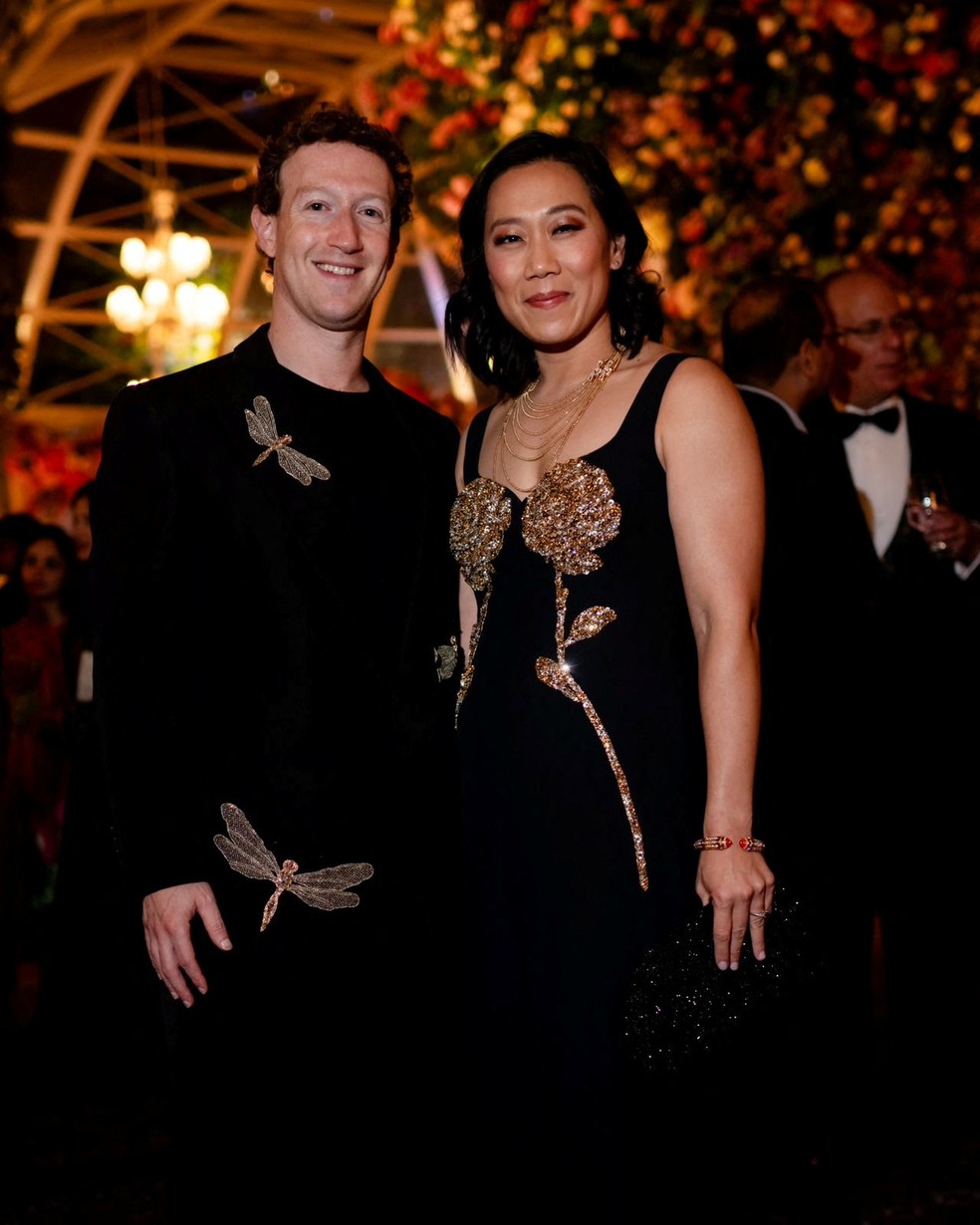 Mark Zuckerberg e sua esposa, Priscilla Chan, posam durante as celebrações pré-casamento de Anant Ambani e Radhika Merchan — Foto: Reliance Industries/Handout via REUTERS