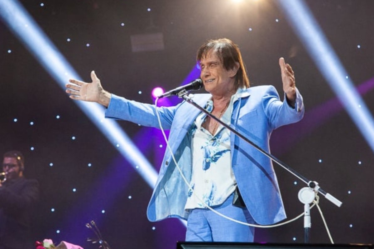 Roberto Carlos leva turnê ‘Eu Ofereço Flores’ a Cuiabá em noite emocionante