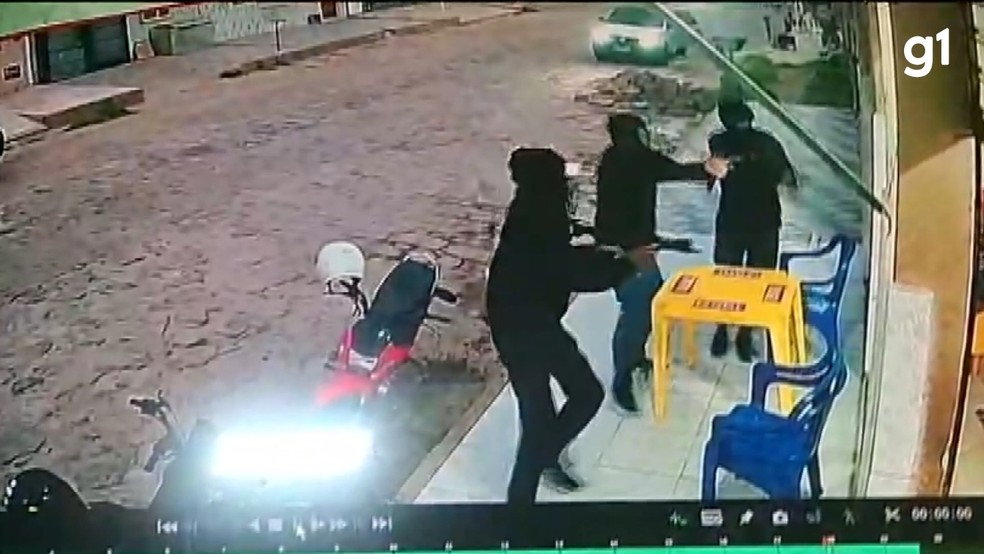 Duas pessoas morrem e quatro ficam feridas após ataque a tiros em bar na Bahia — Foto: Reprodução/Redes Sociais