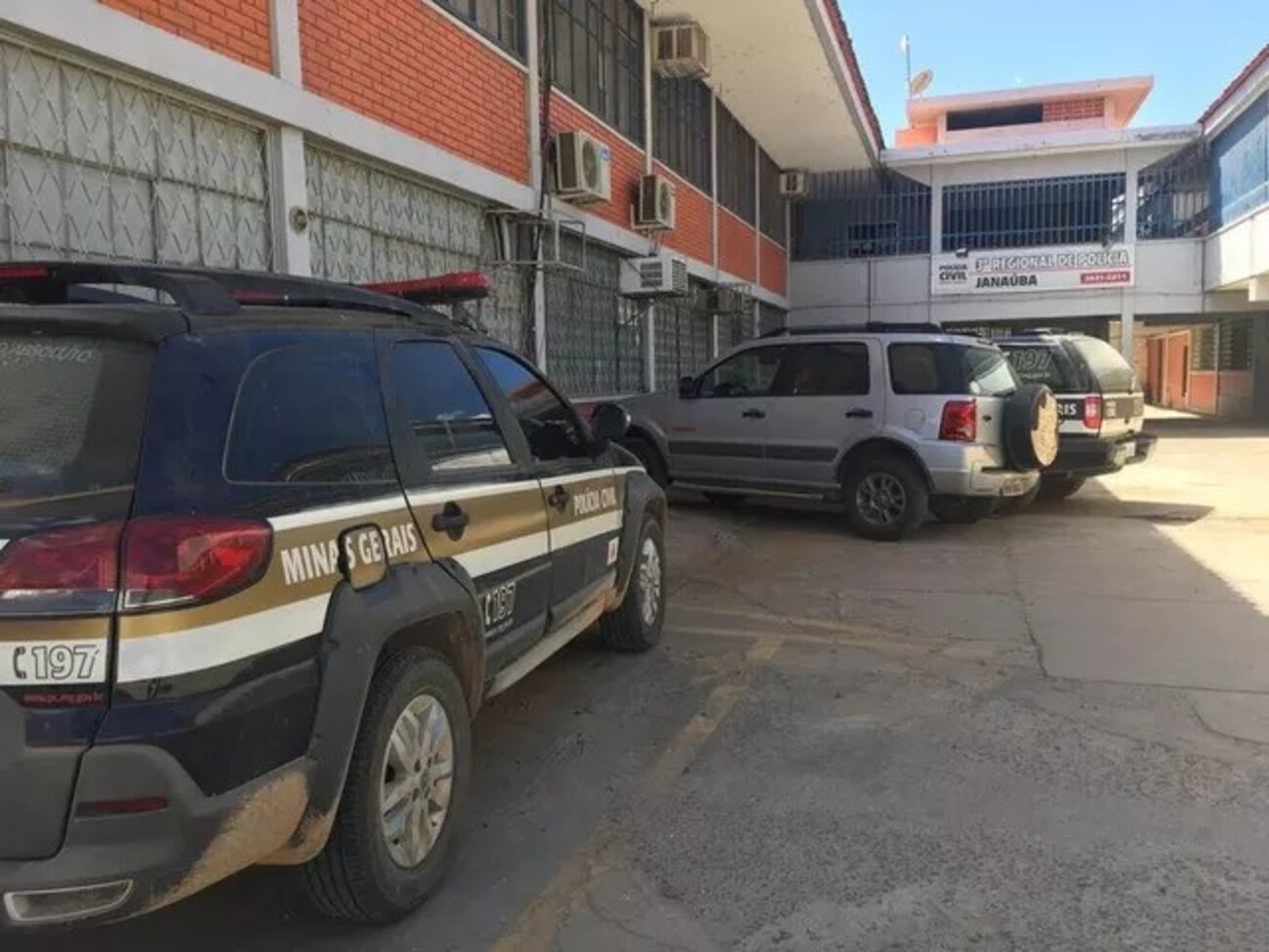 Casal é preso com drogas e R$ 5 mil durante operação de combate ao tráfico em Janaúba