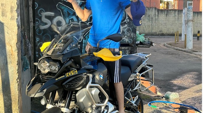 Famoso por postar vídeos 'dando grau' de moto, influenciador sofre acidente  na Zona Leste de SP; um adolescente morreu, São Paulo