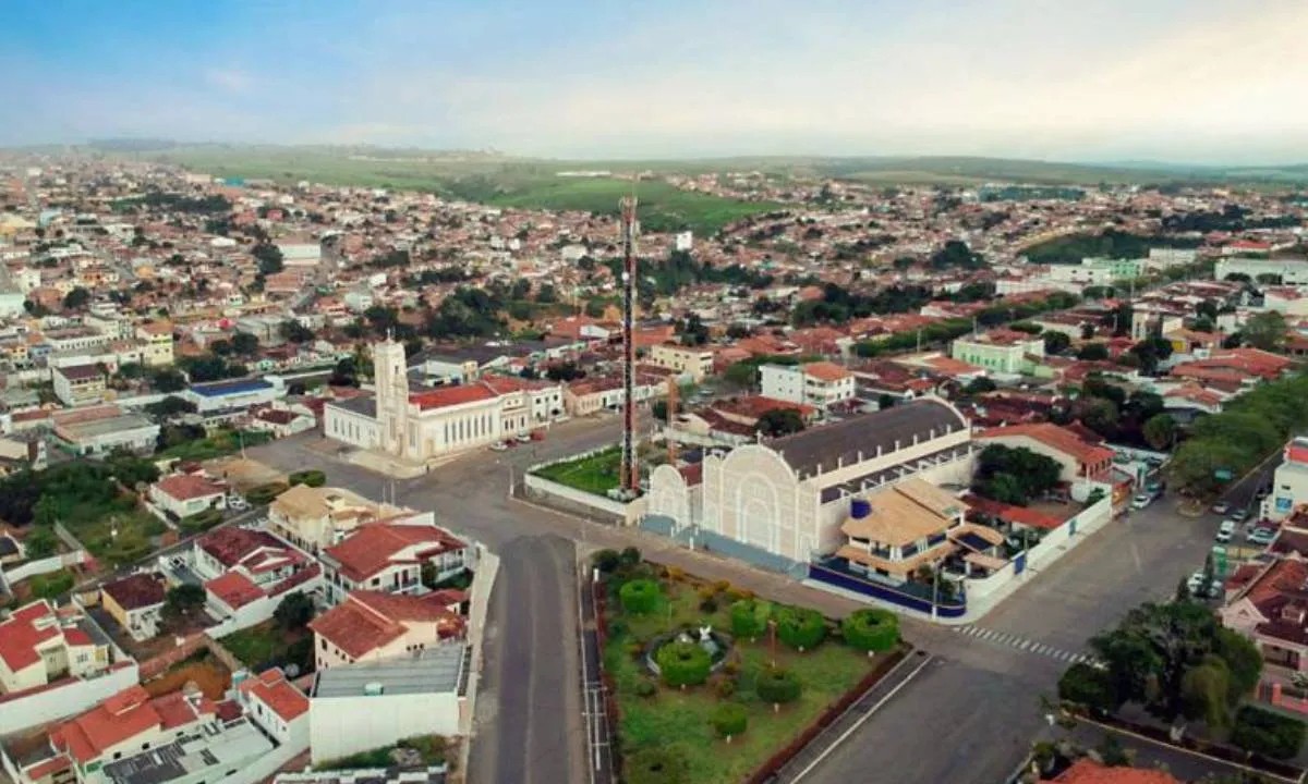 Prefeitura de cidade da Bahia anuncia concurso público e processo seletivo; salários chegam até R$ 3 mil