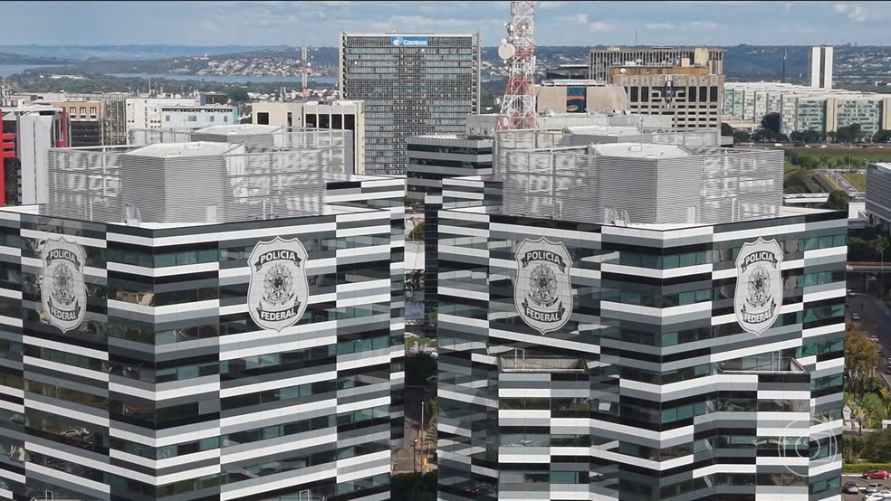 PF investiga vazamento de dados de ministros do STF; operação mira funcionários da Receita Federal — Foto: Jornal Nacional/ Reprodução