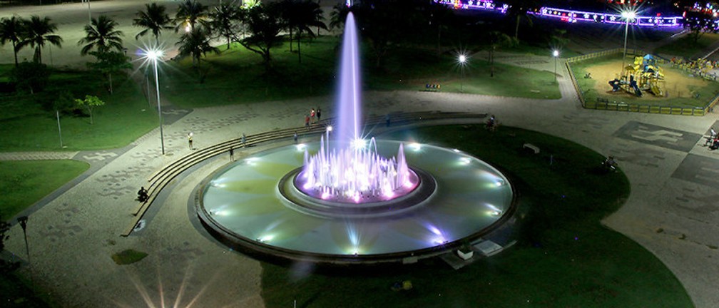 Fonte luminosa fica ao lado do Tribunal de Justiça, na ala norte da praça — Foto: Reprodução/Governo do Tocantins
