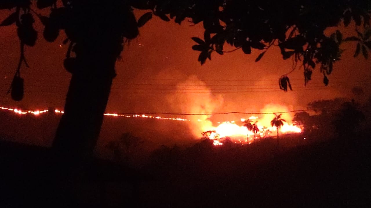 Incêndio atinge área de vegetação natural e de preservação há 3 dias em Ipeúna e aviões auxiliam no combate às chamas