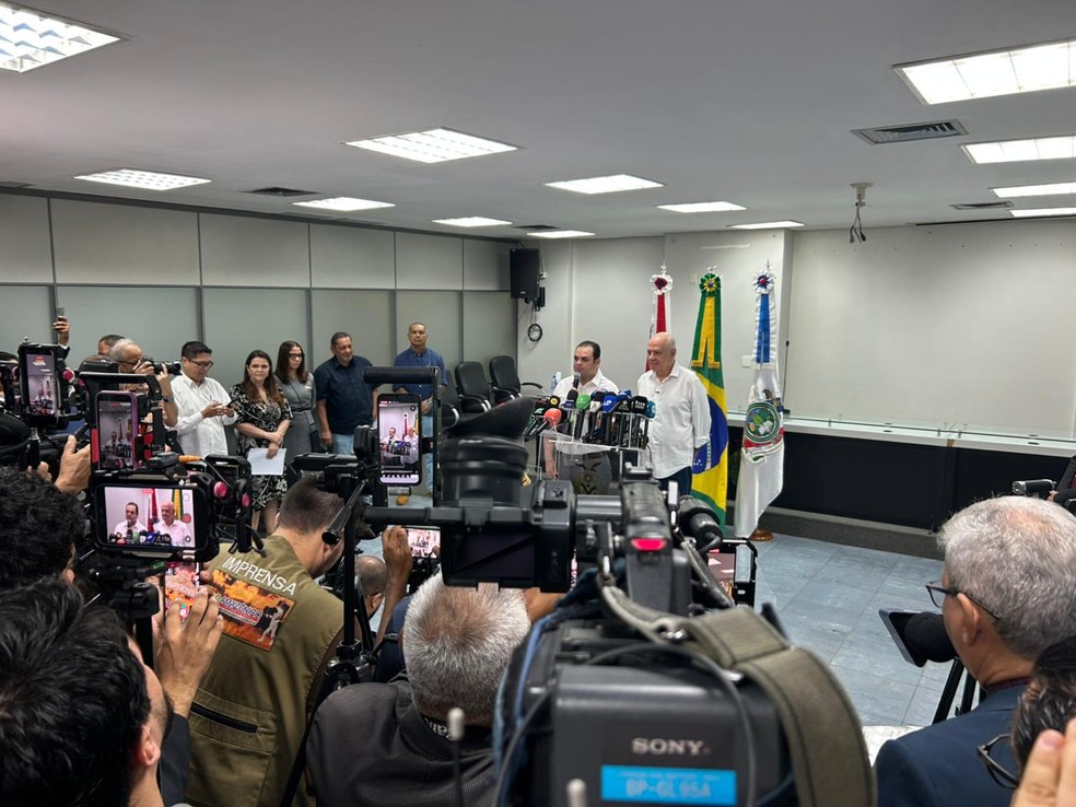 Coletiva que oficializou a candidatura da chapa. — Foto: Jucélio Paiva