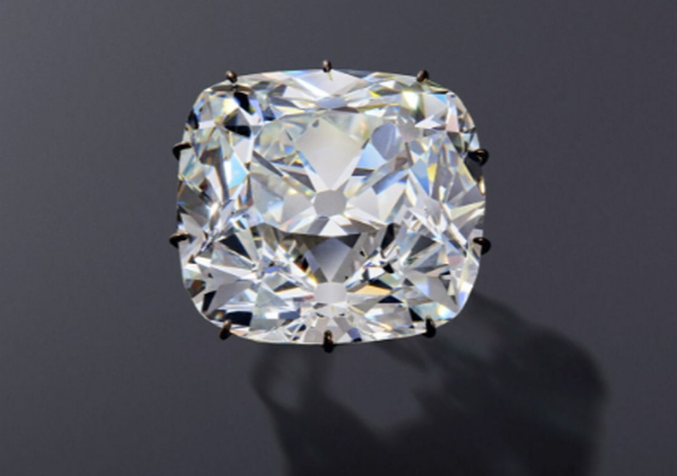 Diamante de 140 quilates que faz parte da galeria de Apollo, no museu do Louvre, que foi roubada em 19 de outubro de 2025. A peça, no entanto, não foi levada pelos ladrões. — Foto: Divulgação/ Museu do Louvre