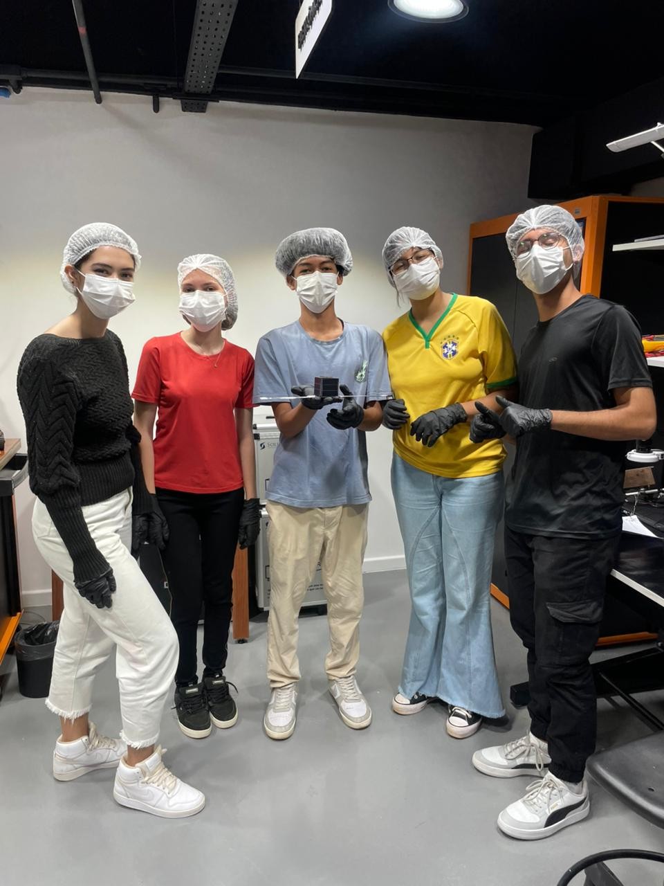 Alunos do DF constroem satélite que será lançado na Índia em missão espacial