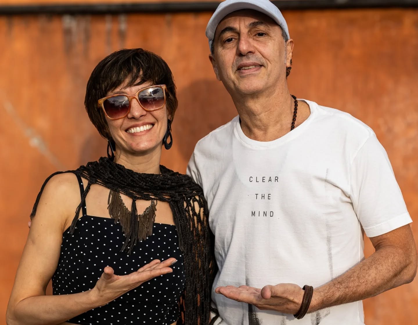 Nô Stopa ‘queima por dentro’ com Zeca Baleiro em ‘Brasa’, álbum autoral com a ardência feminina dos forrós e boleros