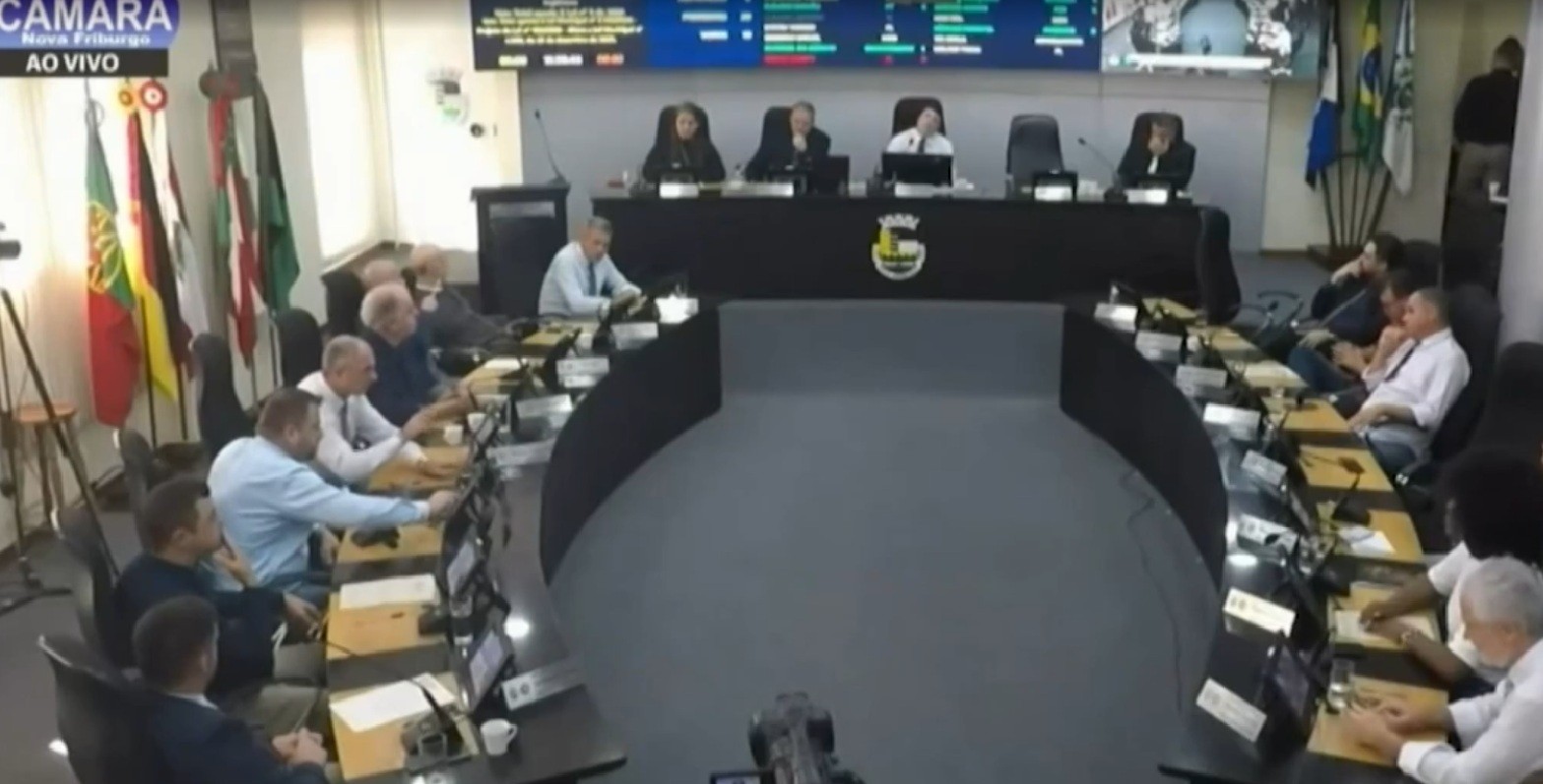 Vereadores de Nova Friburgo derrubam veto do prefeito e mantêm auxílio-alimentação que pode ultrapassar R$ 1 mil por mês